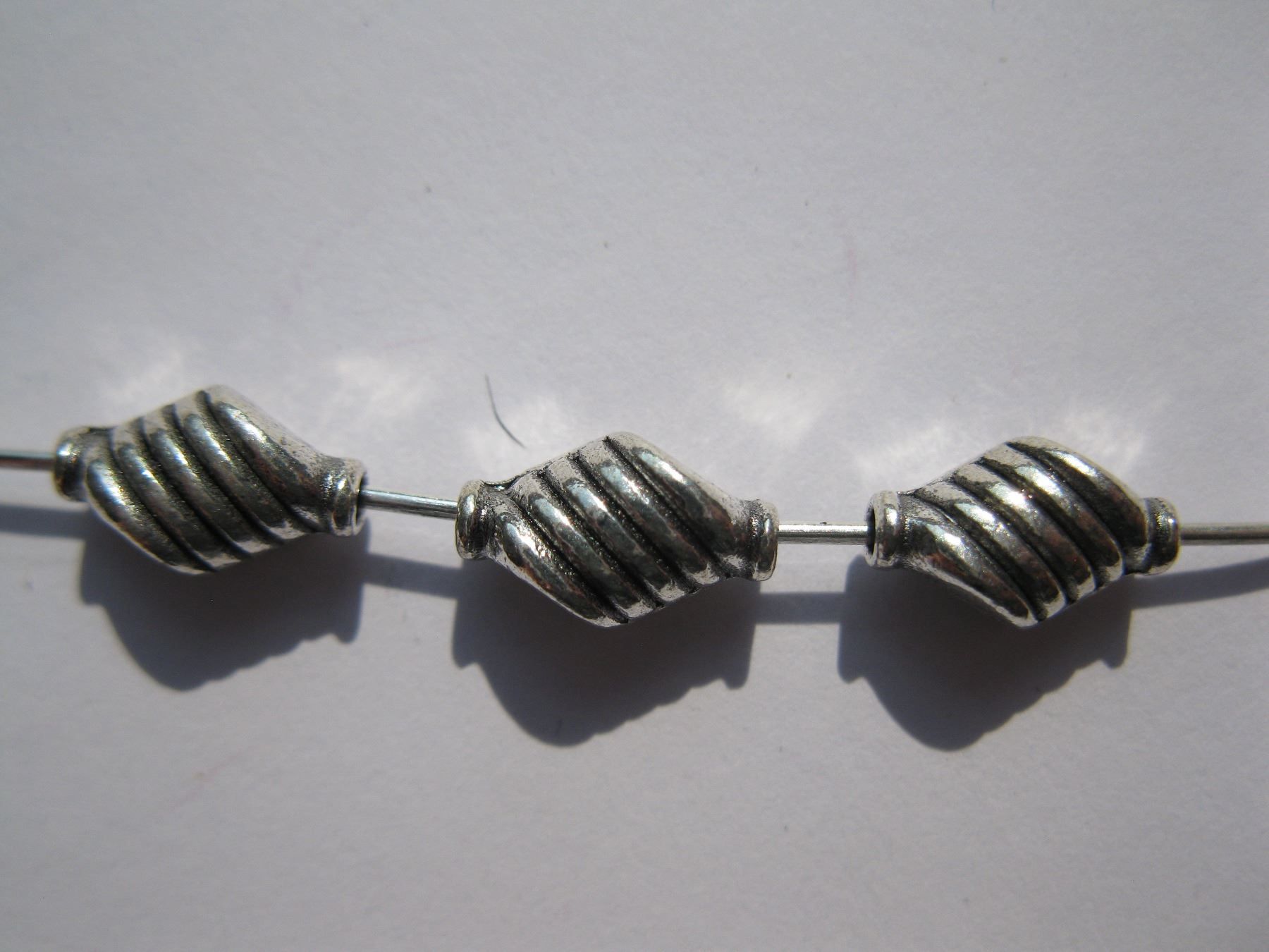 Perlen (unechte): 20 Metallperlen 10x6mm – Neu und originalverpackt aus St. Margarethen TG von LuanaKa 1