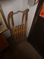 Klassischer Holzschlitten aus Holz gebraucht Zustand