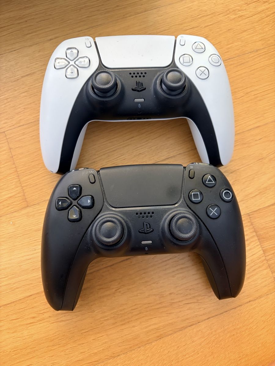 Sony Console: PS5 Standard 512GB w/ Disc Drive + 2 Controllers + Game – Nuovo (secondo la descrizione) da Luzern venduto da ant_nf7d 1