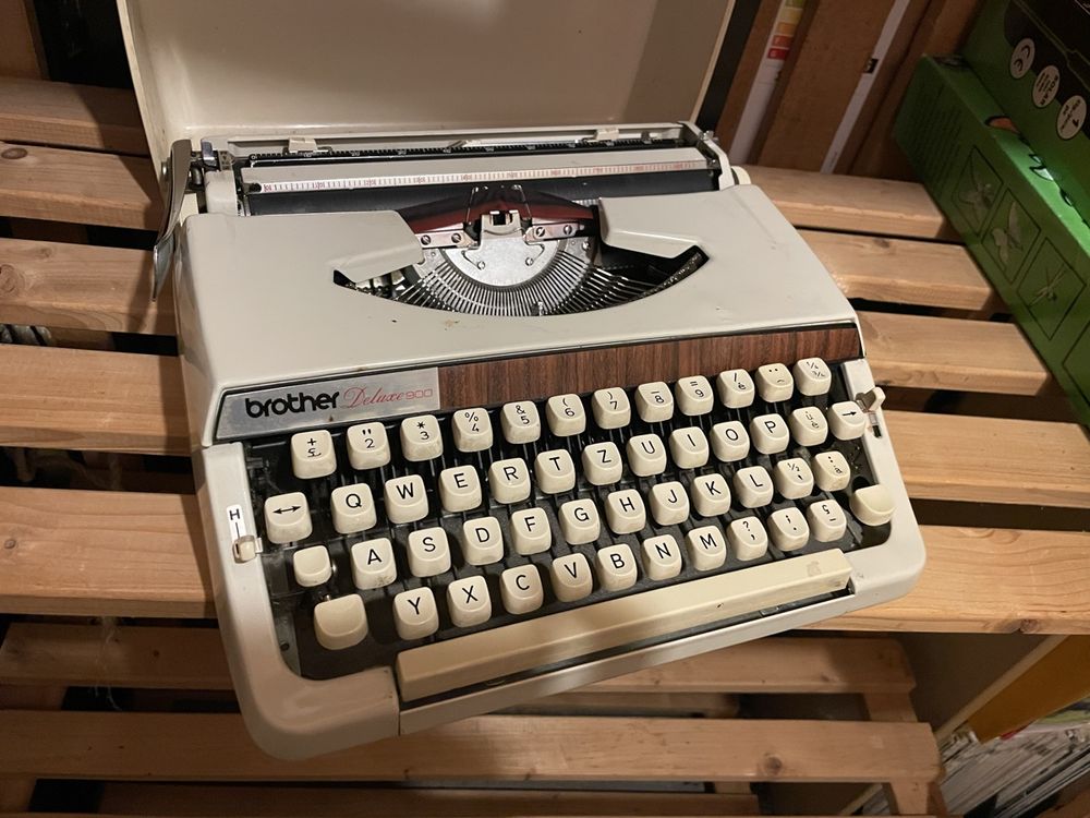 Machine à écrire Brother Deluxe 900 (Gebraucht) in Lausanne für CHF 130 ...