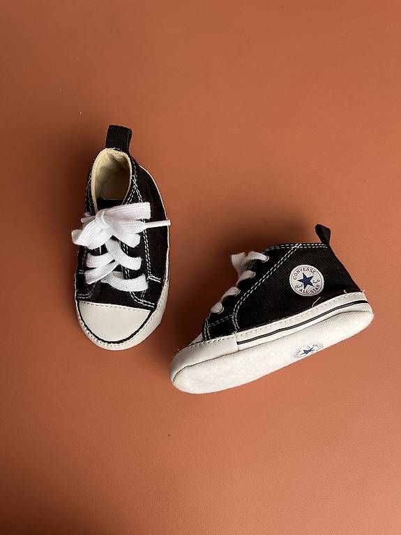 Converse Chaussures garçon: Converse Chucks Babyschuhe Gr. 20 schwarz – D'occasion à Cham par nininanana 1