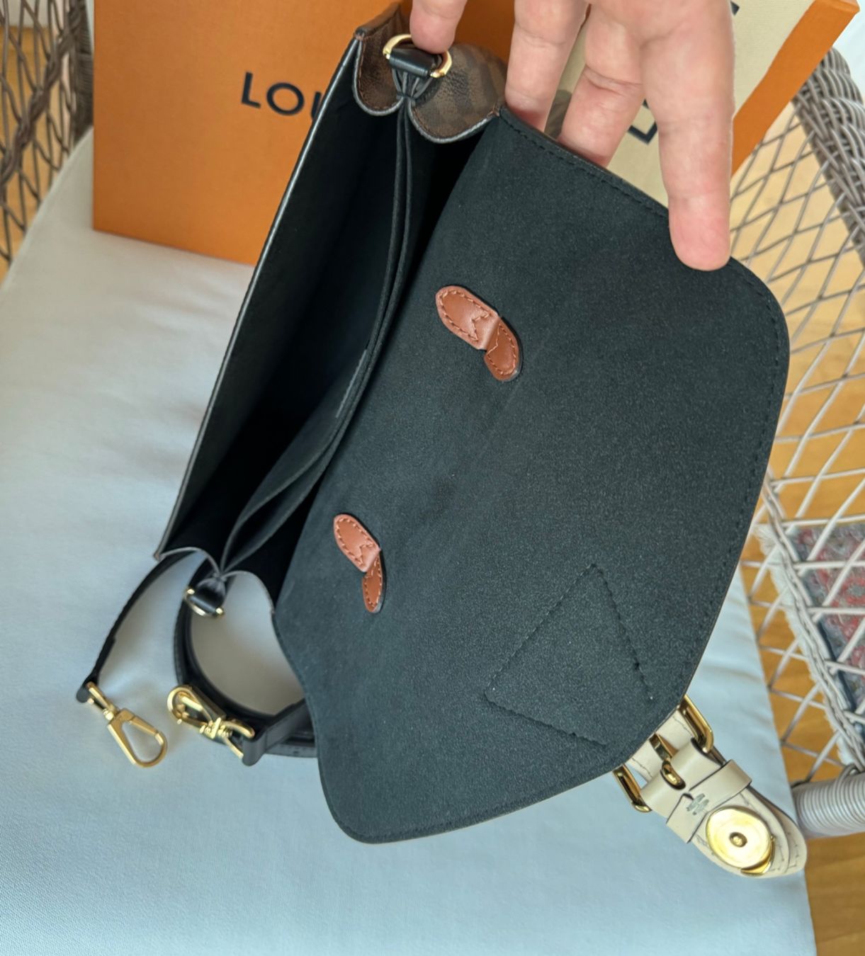 Louis Vuitton Borse da donna: Louis Vuitton Beaumarchais Black – Usato da Reinach AG venduto da RobbisB 9