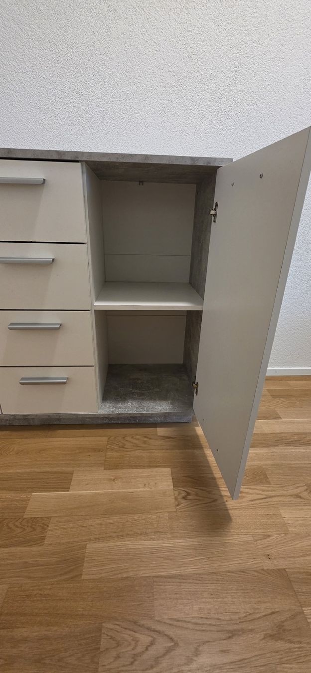 Cassettiere: Sideboard Kommode  – Usato da Biberist venduto da Alphacentaurii 1