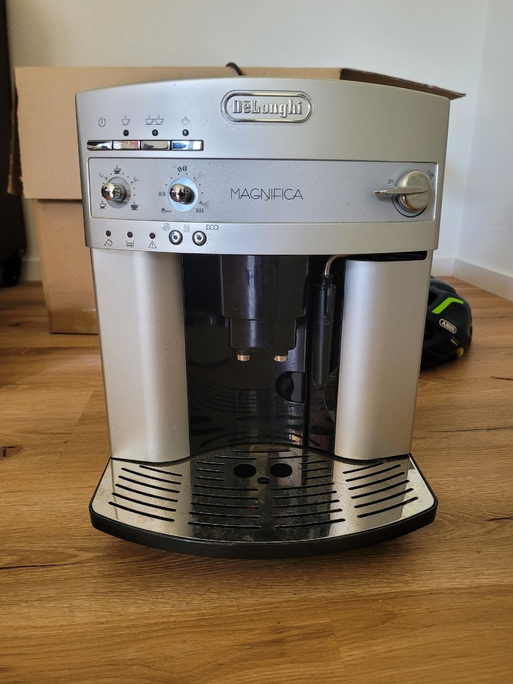 De'Longhi Machines à café & Machines à expresso: DeLonghi Magnifica Kaffeevollautomat – D'occasion à Uetliburg SG par Kayn11