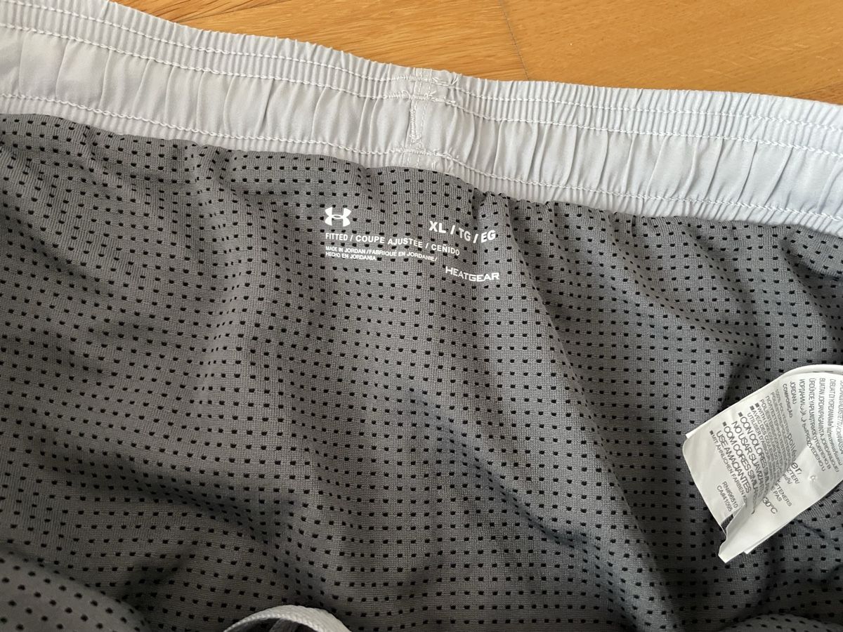 Under Armour Kleiderpakete: 3 mal marken Short – Gebraucht aus St.Gallen von bubo2008 5