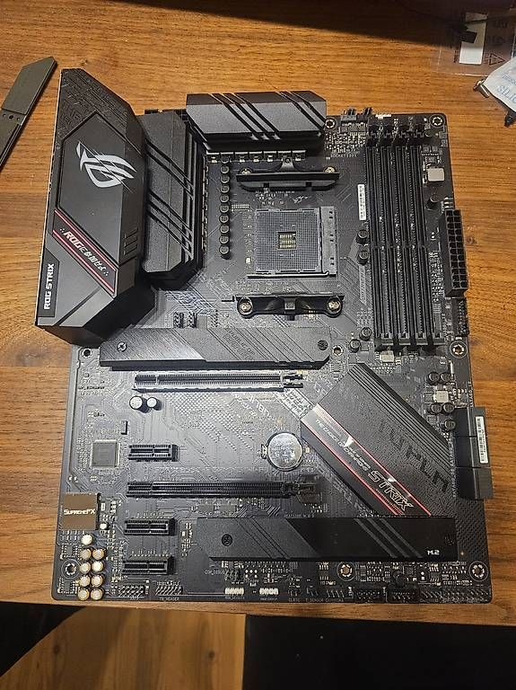 Asus Schede madri: ASUS ROG Strix B550-F Gaming – Usato da Trachslau venduto da waynhaluong 4