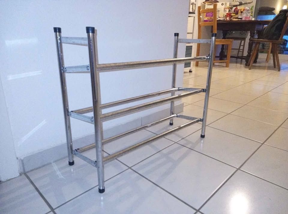 Scaffali: Etagère à chaussure – Usato da Bienne venduto da Daniel_Schader