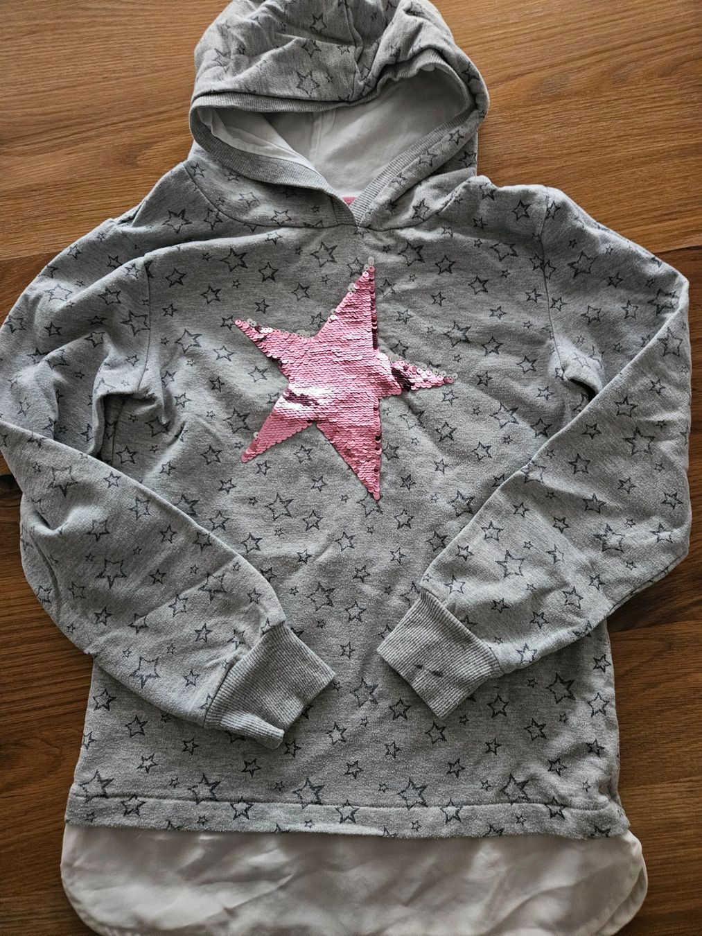 Maglioni & Felpe: Kapuzenpullover grau Sterne Gr. 146-152 – Usato da Engelburg venduto da ynnoc19