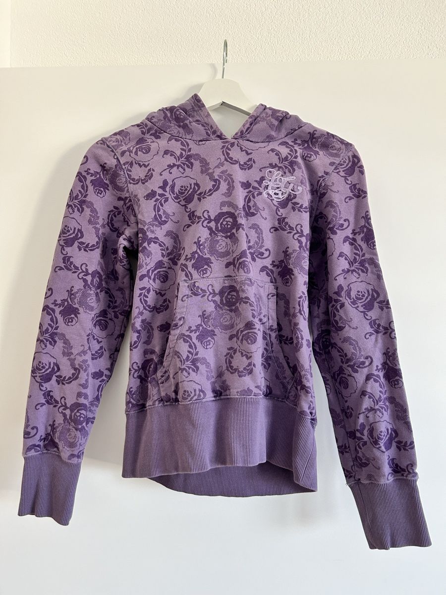 H&M Pullover & Sweatshirts: Kapuzenpullover mit lila-violett Rosenmuster – Gebraucht aus Rorschach von fla_62jm