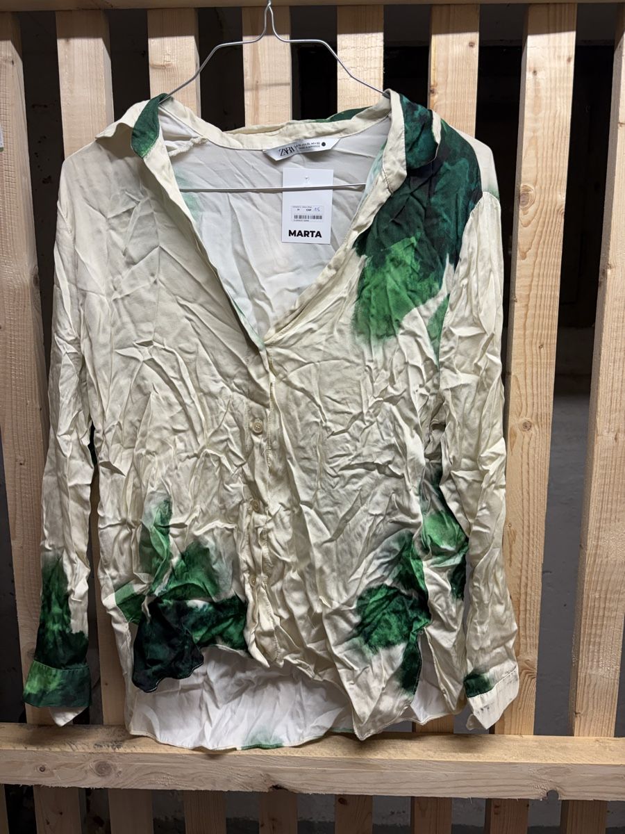 Lotti di vestiti: Kleiderpaket Oberteile M - ZARA MASSIMO DUTTI – Usato da Zürich venduto da chloe26 6