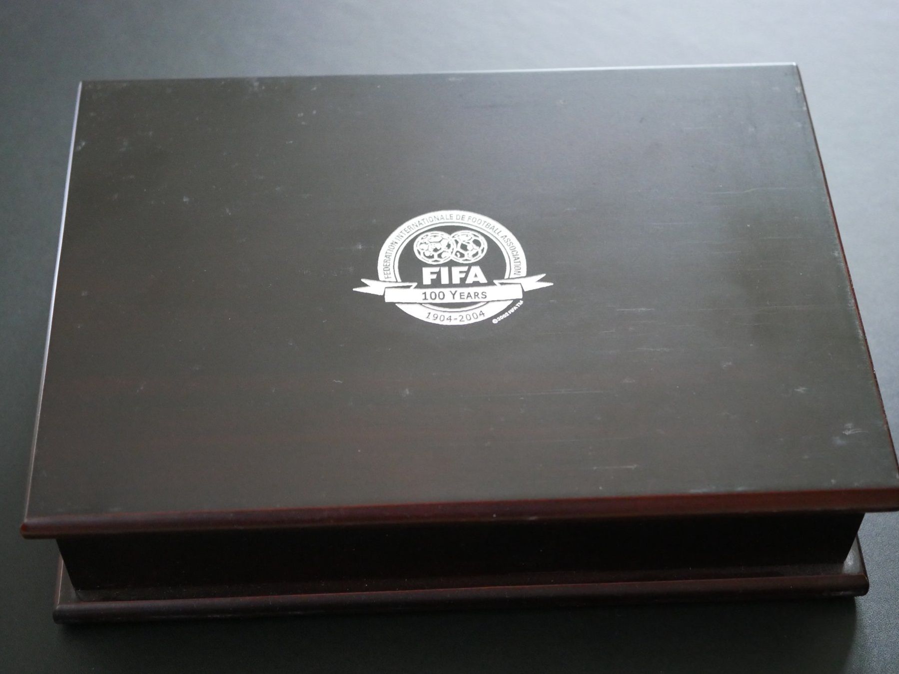 Tutti le monete: 100 Jahre FIFA - Box 2004 ***TOP*** – Nuovo (secondo la descrizione) da Kreuzlingen venduto da Samson01 3