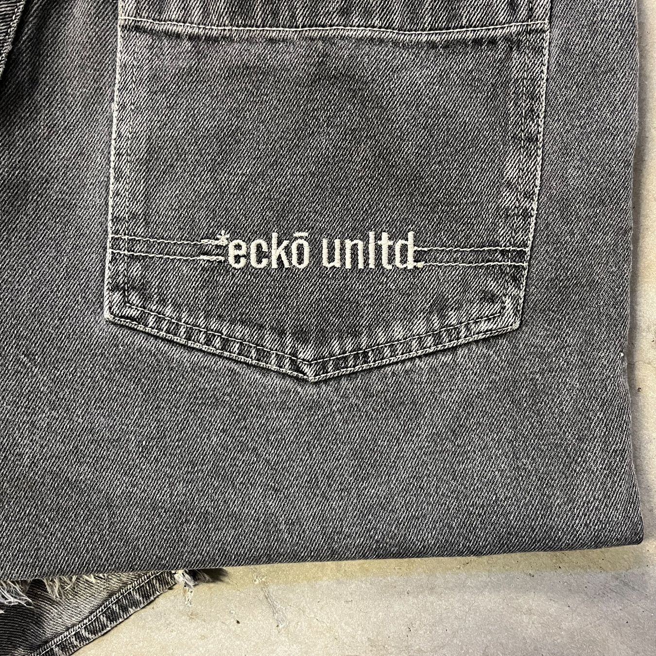 Ecko Jeans: Vintage Ecko Unltd Jeans (32US) – Gebraucht aus Chamoson von Sapoloshop 1