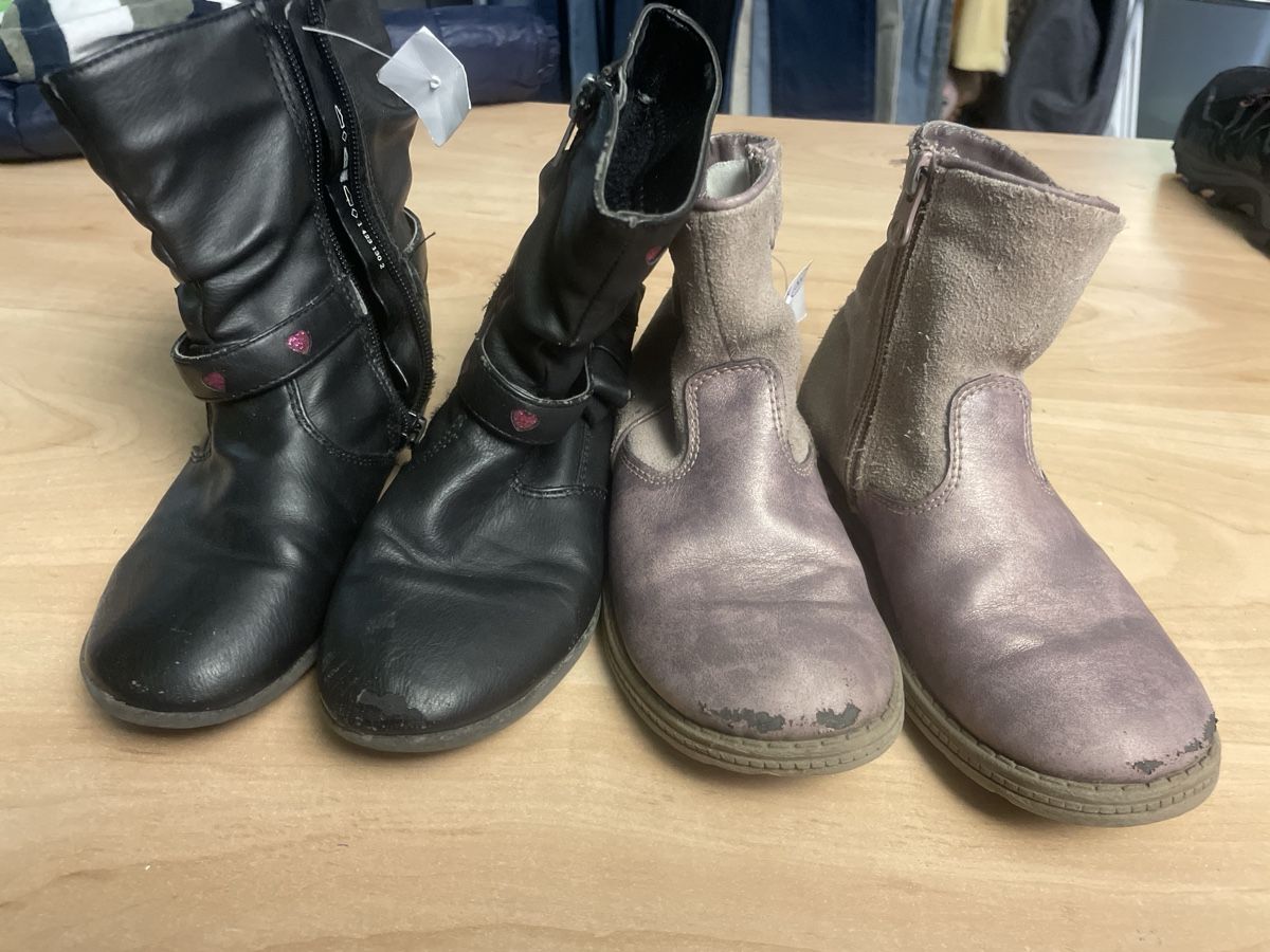 Chaussures filles: 2 Winterstiefel Mädchen Gr.28 – D'occasion à Obergerlafingen par cabo4 1