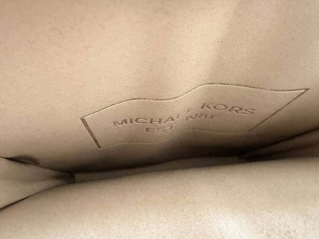 Borse da donna: Michael Kors Tablet-/Dokumentenmappe  Creme/Gold – Usato da Zumikon venduto da Fahrgaestin 3