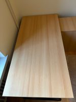 Gut erhaltener Bürotisch inkl. Korpus, helles Holz.
