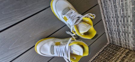Air Jordan IV (4) Retro Lightning, taglia 38, come nuove