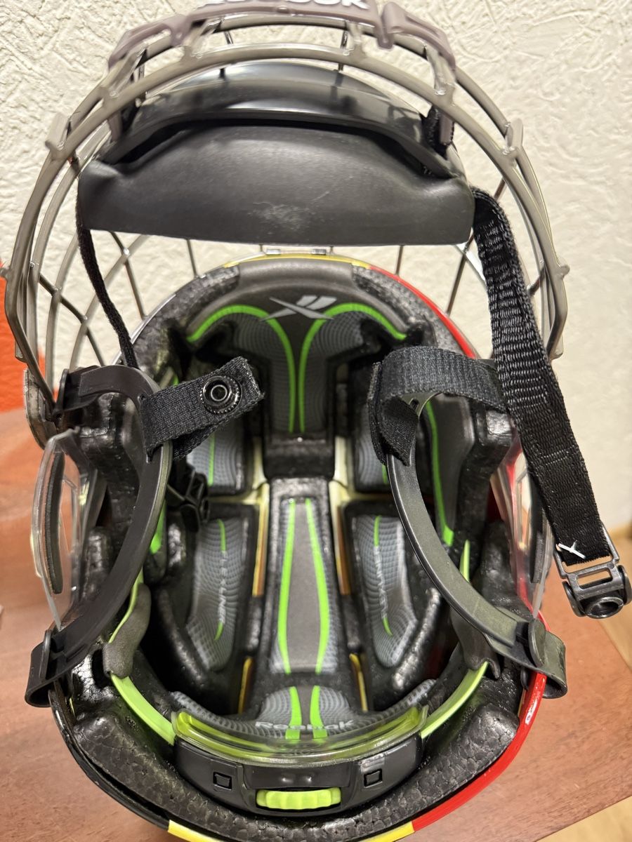 Reebok Caschi: Reebok Eishockey Helm mit Gitter - SCB Fan-Edition – Usato da Seedorf BE venduto da the_wd2t 4