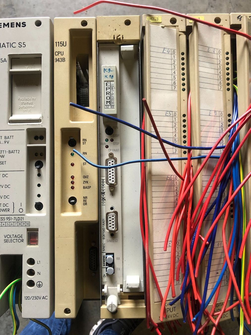 Siemens Sistema di controllo: Siemens SIMATIC S5 Steuerungssystem - CPU 115U + E/A-Module – Usato da Appenzell venduto da OcclineGmbH 2