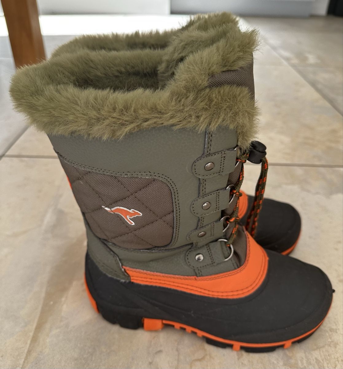 Scarpe da uomo: Bottes de neige Kangaroos – Usato da Grône venduto da Amte73