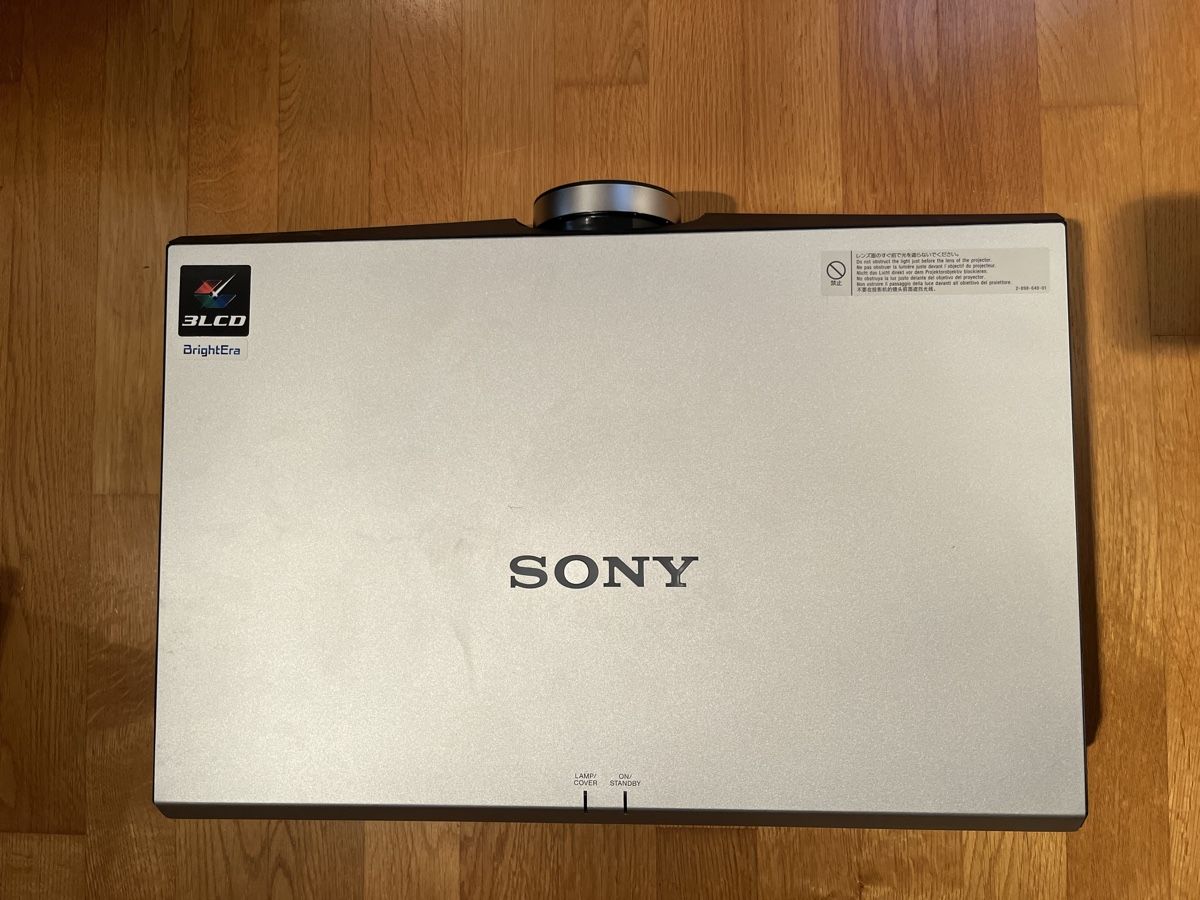 Sony Proiettori: Sony VPL-FX40 Beamer - Top Bildqualität! – Usato da Basel venduto da Ch2005 1