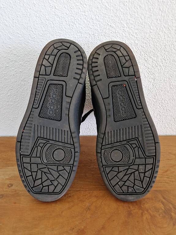 Scarpe da uomo: Adidas Rapid Court Mid Winterized Schuh – Usato da Uerzlikon venduto da Rotkreuzer 1