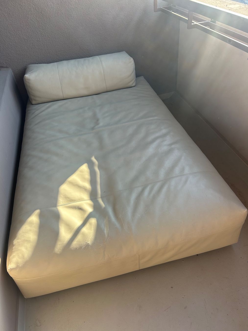 Chaises longues: Leder Couch/ Liege – D'occasion à Zürich par Jazzlynn