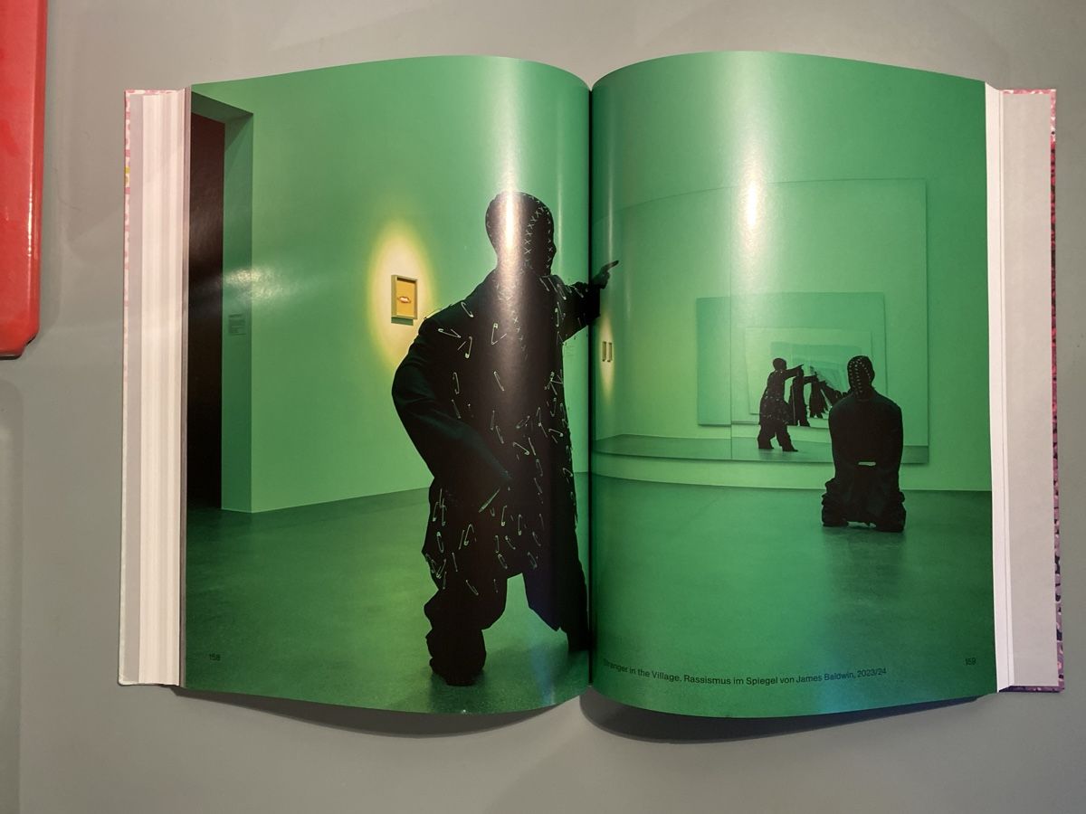 Libri: Aargauer Kunsthaus - Mit Gegenwartskunst umgehen – Usato da Zürich venduto da ann_9fv5 3
