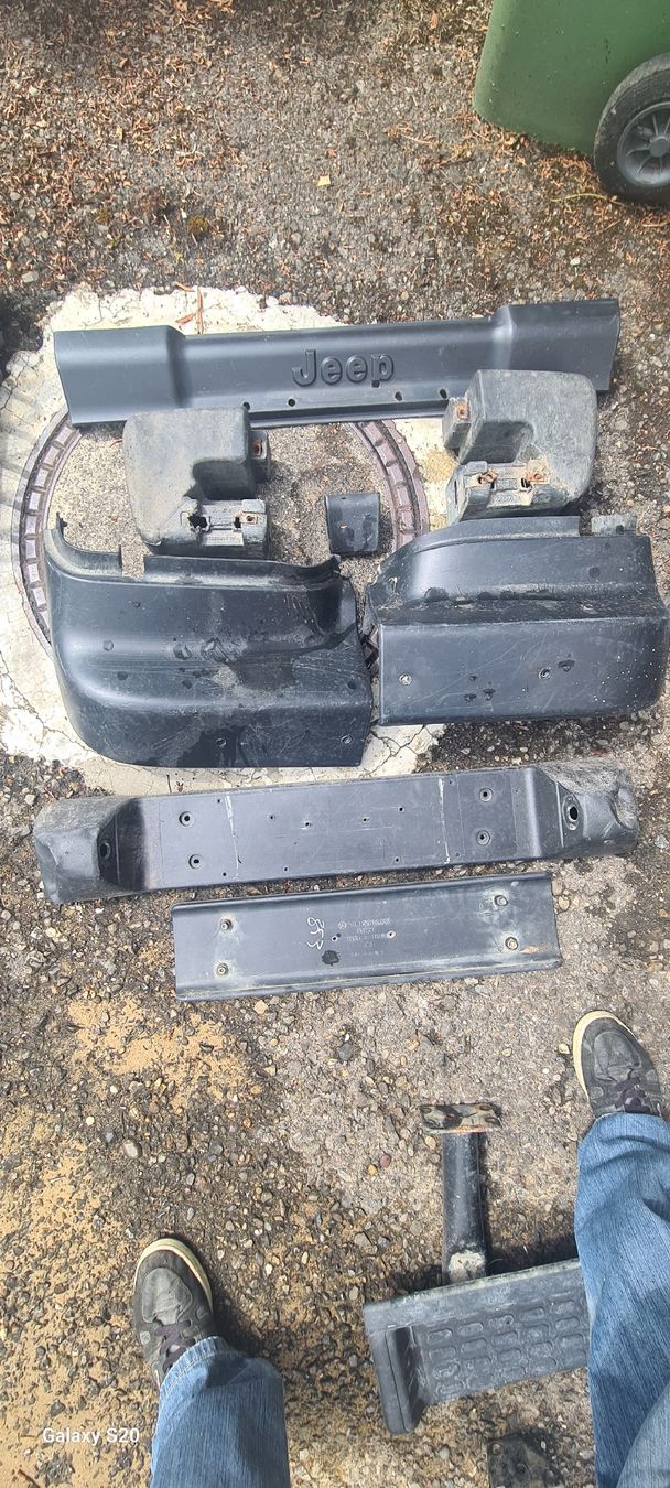 Jeep Tutti pezzi di ricambio auto: Jeep Wrangler Kunstoffteile – Usato da Tägerwilen venduto da miaK