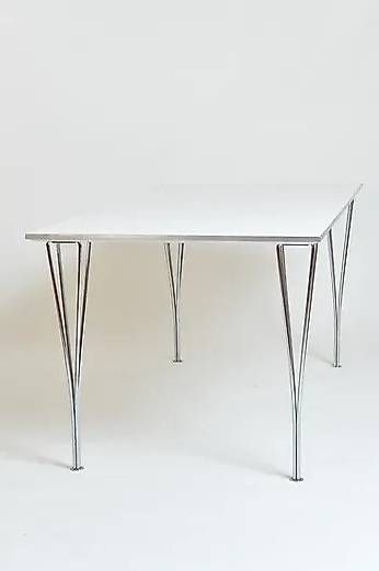 Tavoli: Fritz Hansen Tisch mit Spannbeinen – Usato da Zürich venduto da IndividumCH 1