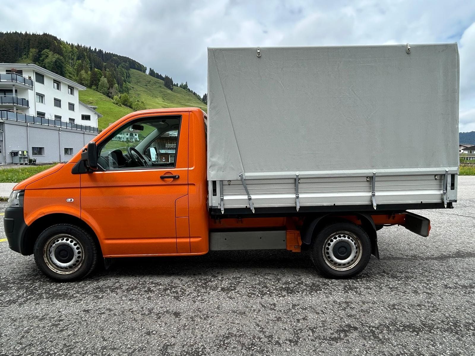 VW Véhicules utilitaires: VW T5 Transporter mit Brücke/ Verdeck – D'occasion à Rothenthurm par schwinger21