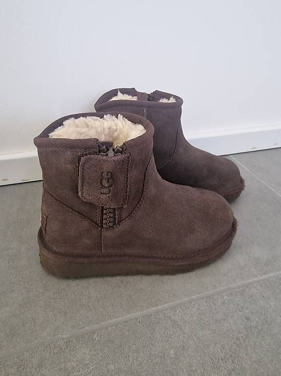 Ugg Scarpe per ragazzi: Ugg Bambino 27.5 – Usato da Lugano venduto da Omre1 2