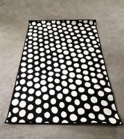 IKEA Teppich mit Punktemuster