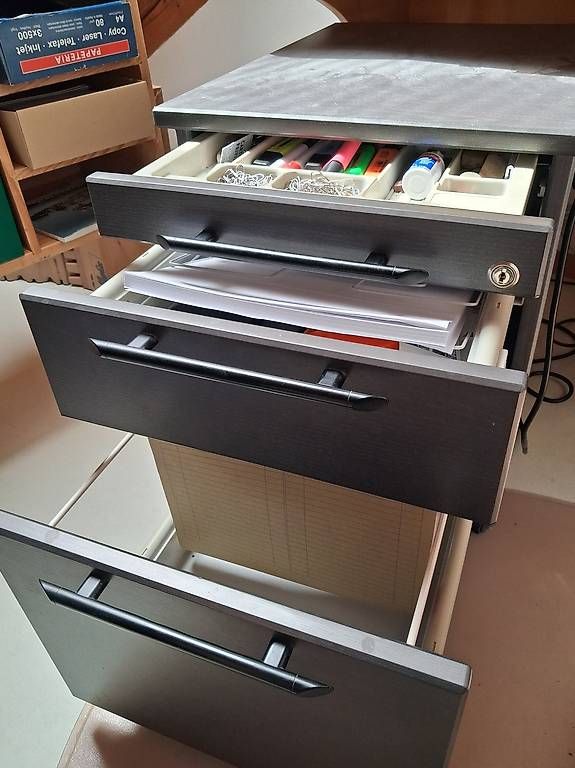 Korpus: Caisson de bureau à roulettes  60x45x62 – Gebraucht aus Cully von Yapi3 3