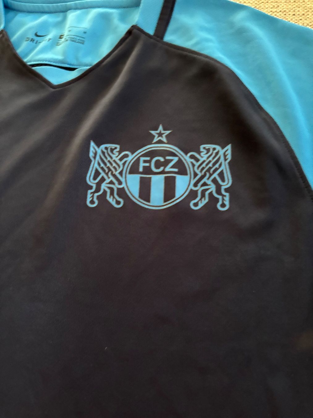 Nike Canottiere & Pantaloni: FCZ Fussballshirt Grösse M – Usato da Bülach venduto da bjoernbenny 2