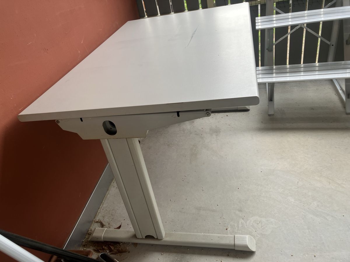 Tavoli: Tisch aus Metall (Basteln oder Büro) – Usato da Steffisburg venduto da xSelina_x 1