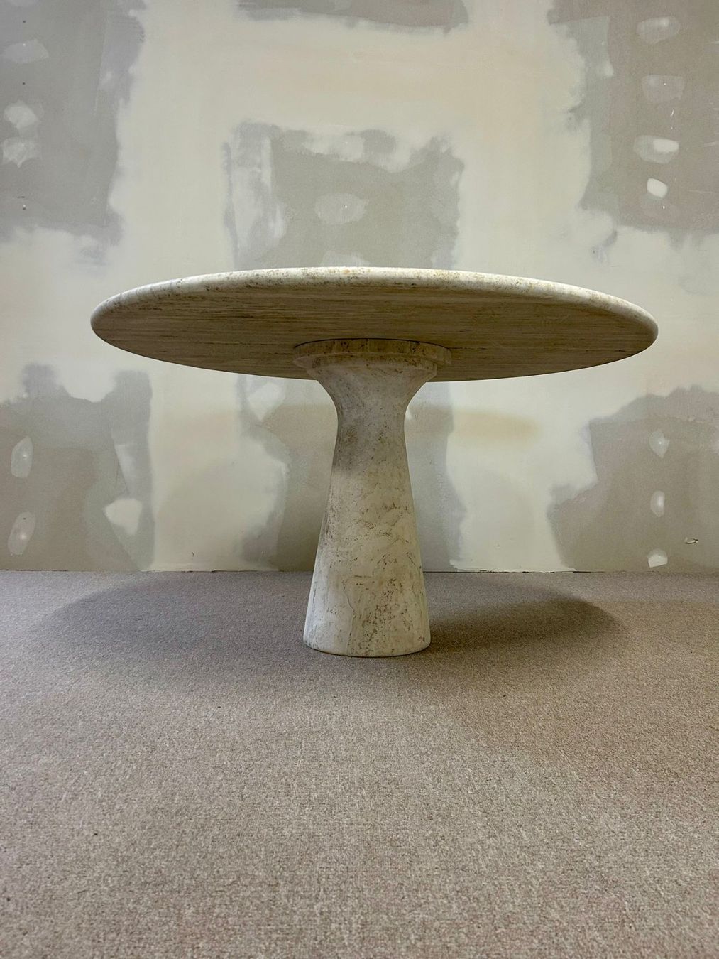 Tische: Runder Designer Travertin Esstisch Vintage 2-teilig – Gebraucht aus Rickenbach ZH von Der-Insider 1