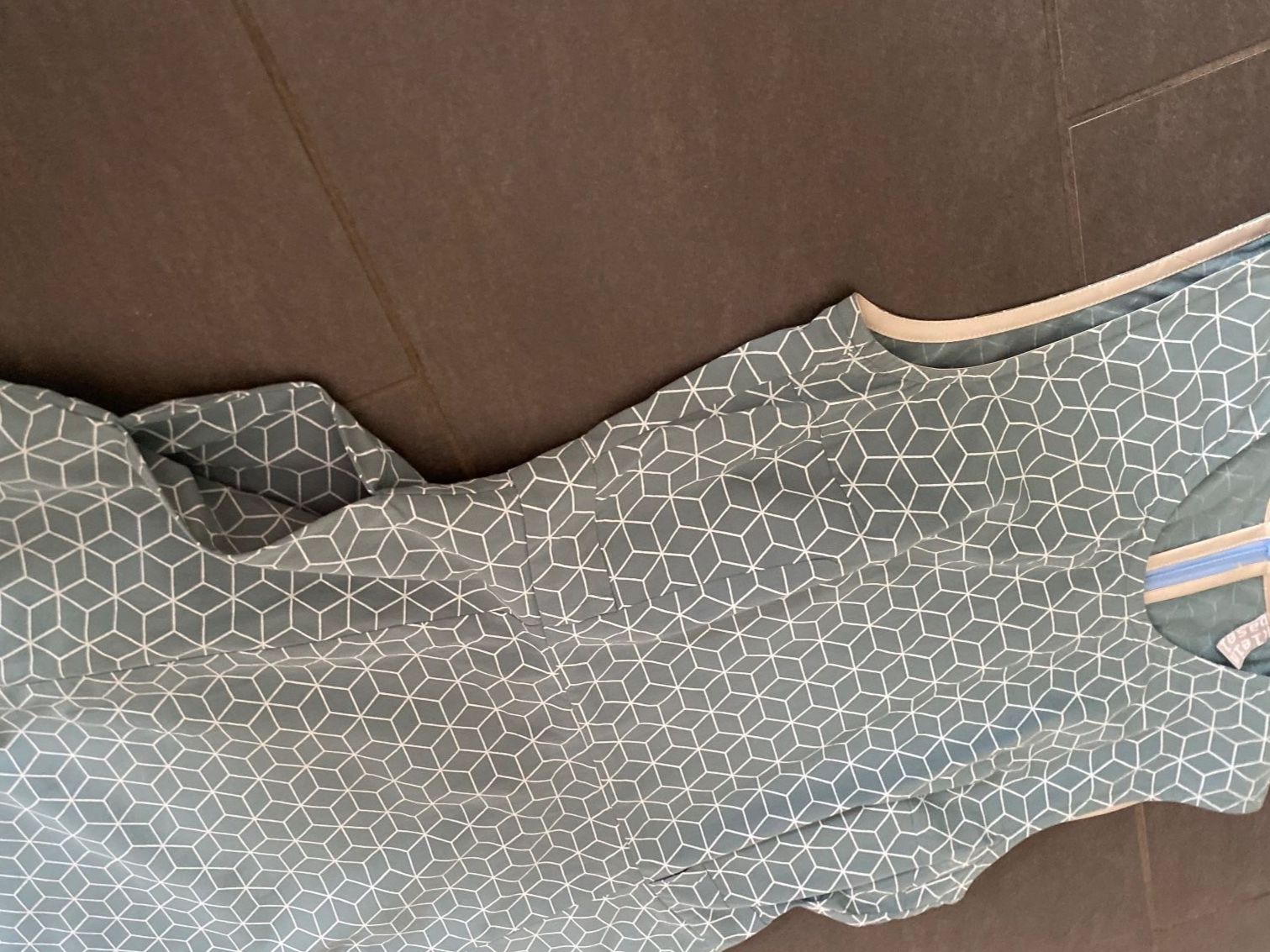 Kleinbasel Vestiti: Kleid gemustert blau mit Gürtel Groesse 38 Neu – Usato da Oberriet SG venduto da Schwalbenstein 5