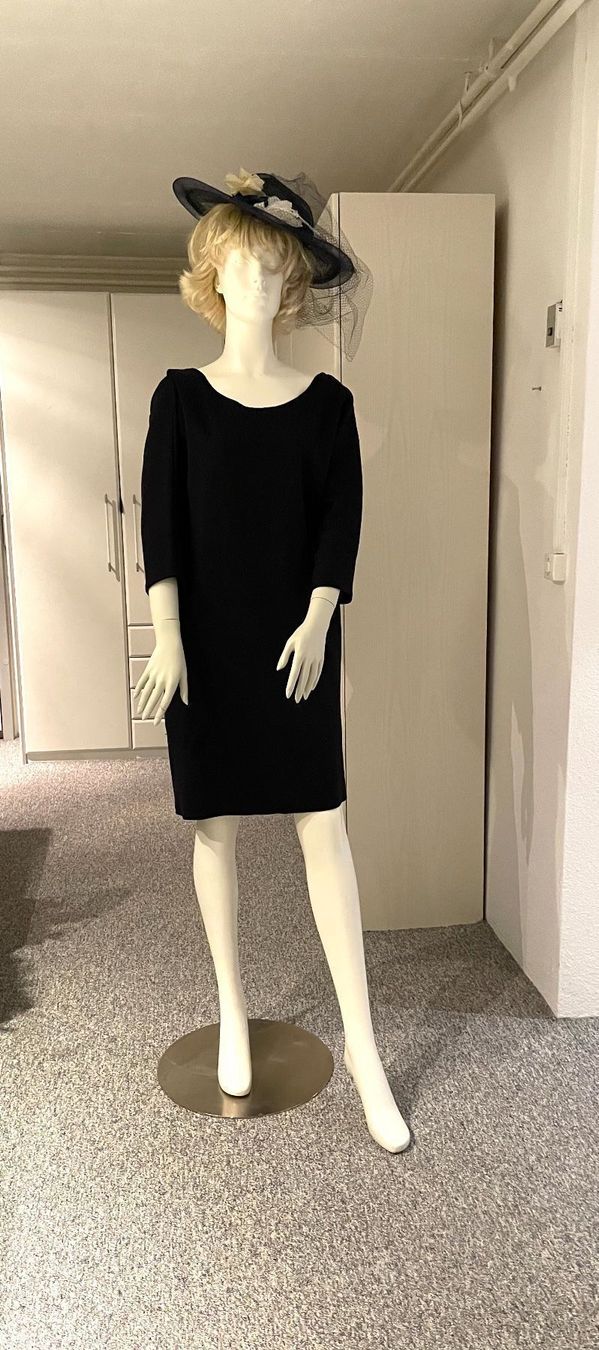 Vestiti: Élégante robe bleu foncé – Nuovo (secondo la descrizione) da Genève venduto da flocon06