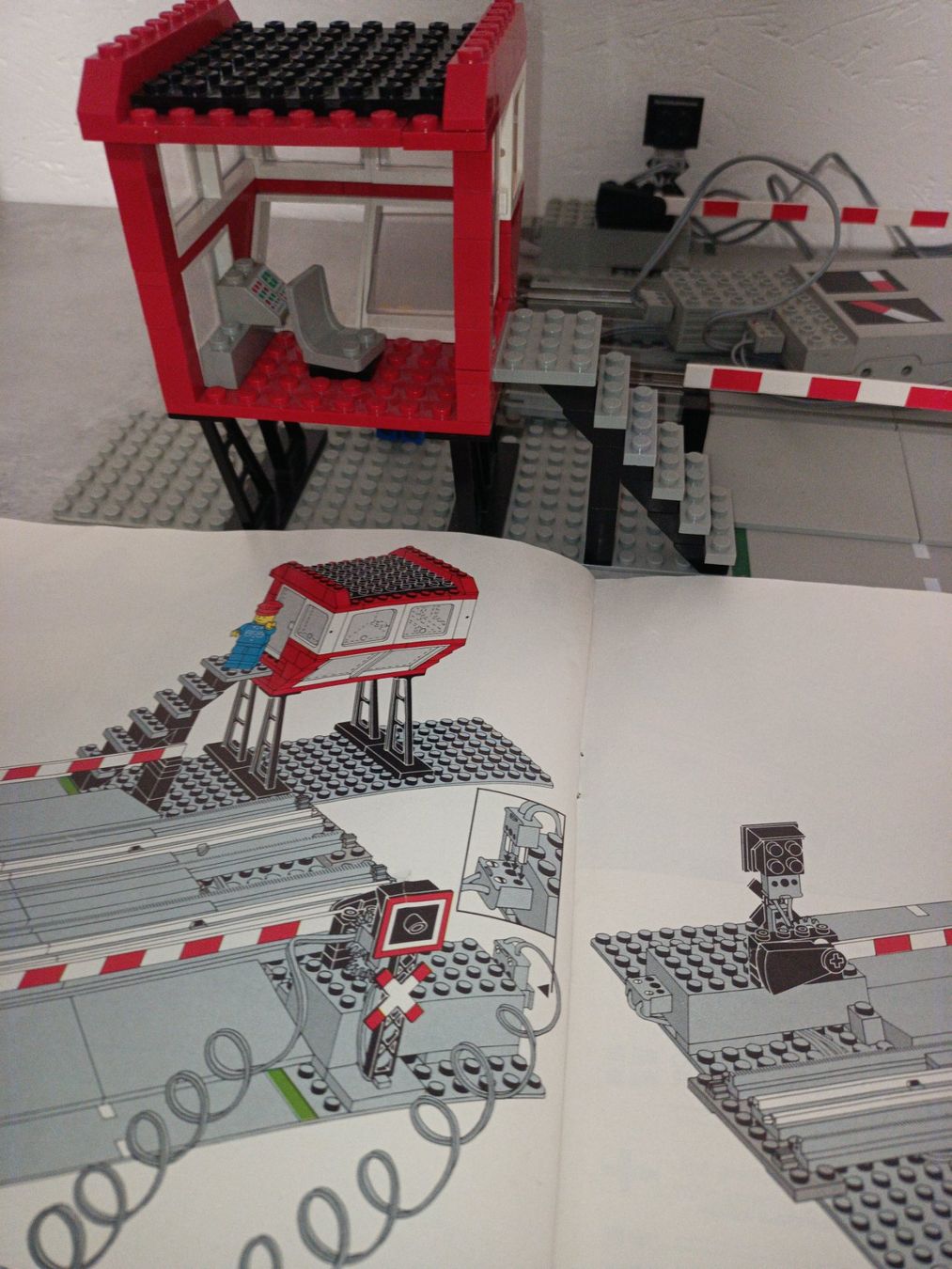 LEGO 7866 Bahnübergang mit Stellwerk - Rarität! (Gebraucht) in Kaisten ...