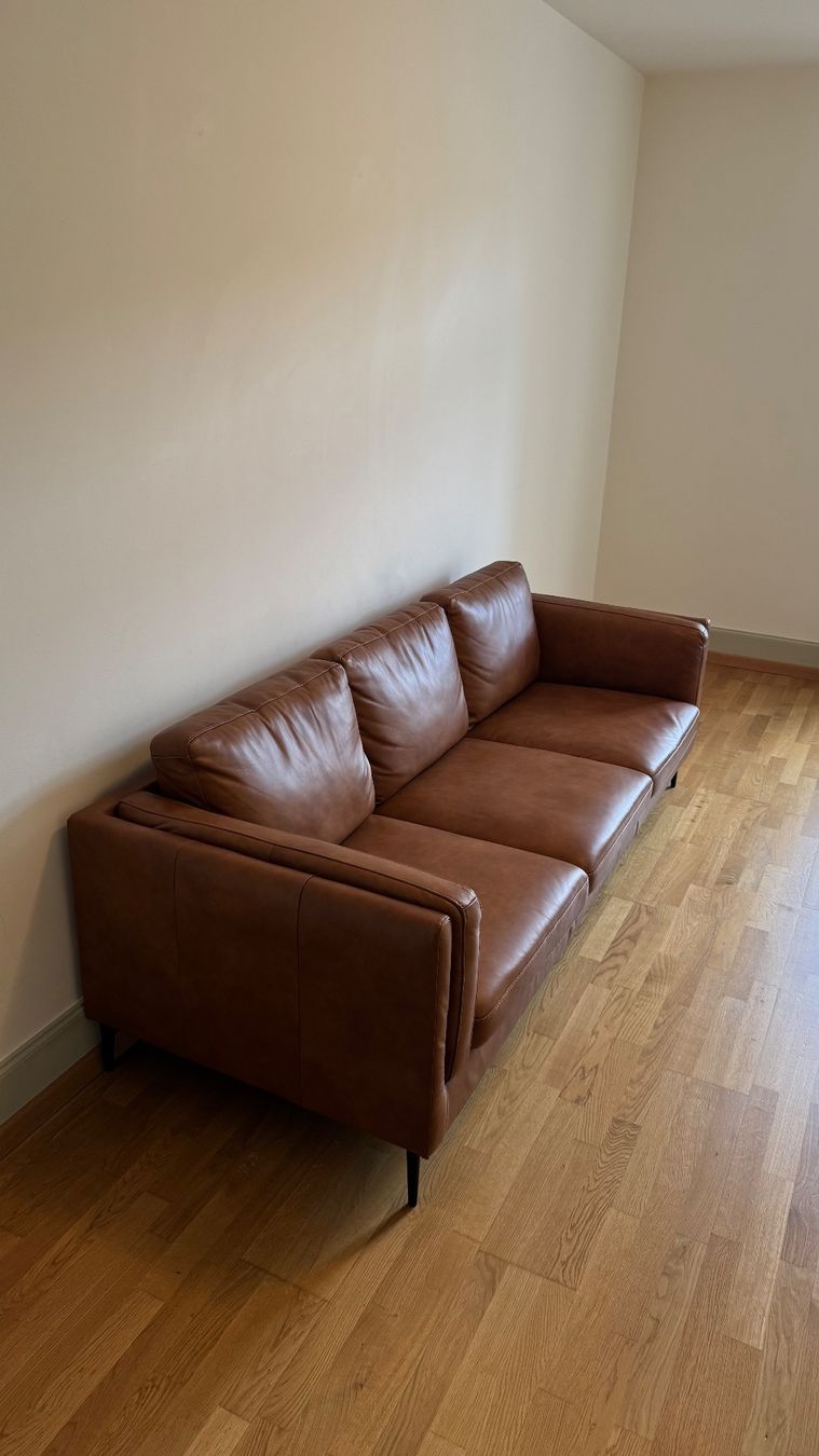 Conforama Sofas: 3er Ledersofa DAROK – D'occasion à Luzern par and_w5nq 1