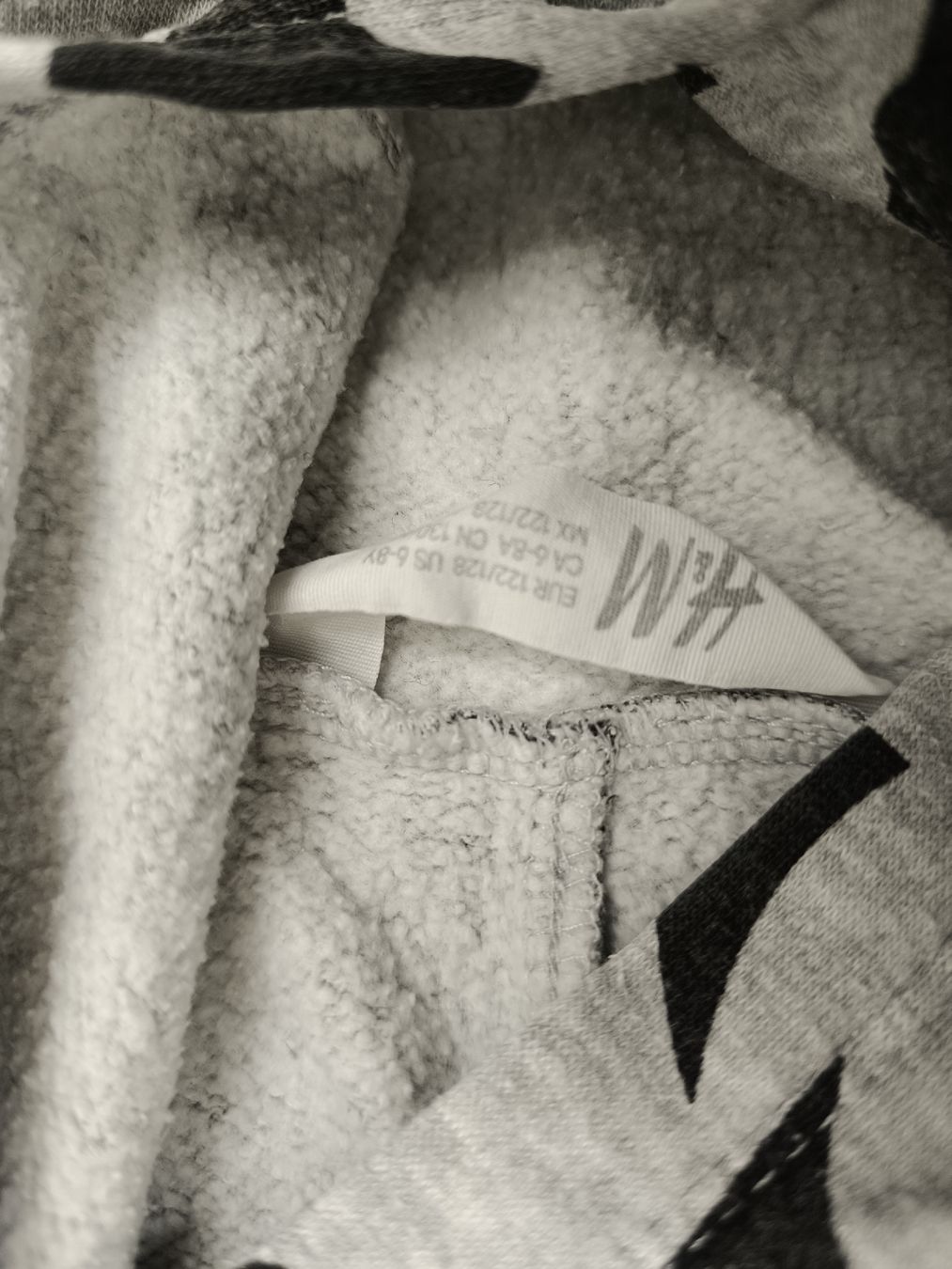 H&M Maglioni & Felpe: Kapuzenpullover Gr. 122/128 – Usato da Ehrendingen venduto da Cheronimo2 1