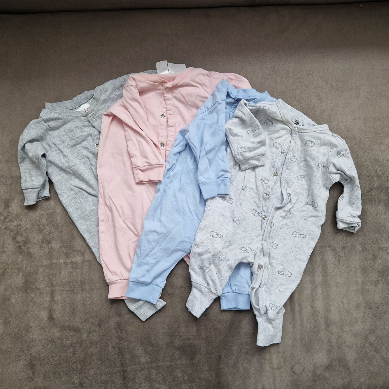 Lotti di vestiti: 56 KleiderPacket – Usato da Seuzach venduto da beinthemoment.ch 2