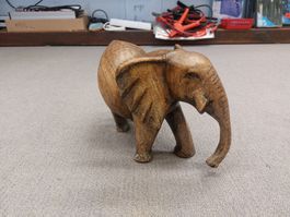 Elefant aus Holz, Höhe 18 cm