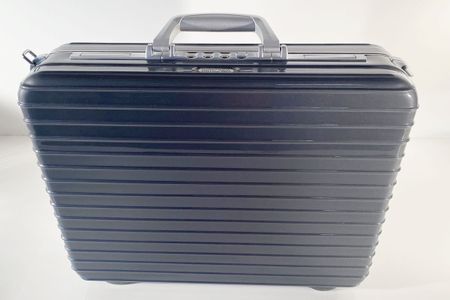 Neuwertiger RIMOWA Limbo Business Aktenkoffer, grau.