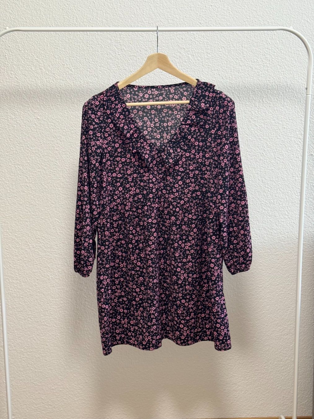 H&M Kleider: Blümchen Kleid Gr. M – Gebraucht aus Ebikon von jov_w5ww