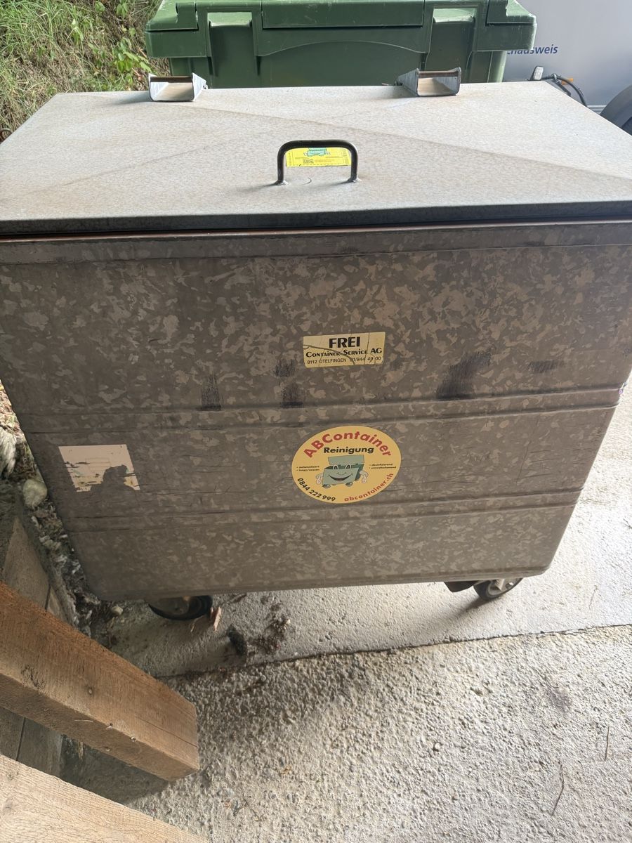 Altro per Ufficio & Commercio: Grosser verzinkter Container mit Deckel und Rollen – Usato da Russikon venduto da Danielr5310