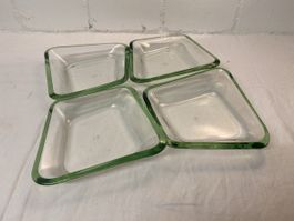 4.Glas Schale mit grünem Rand, perfekt für Snacks.
