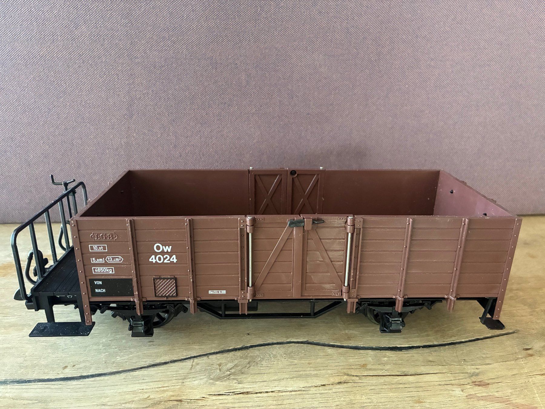 LGB Modelleisenbahnen: LGB Konvult mit 2 Waggons und 2 Weichen – Gebraucht aus Siebnen von retolino01 2