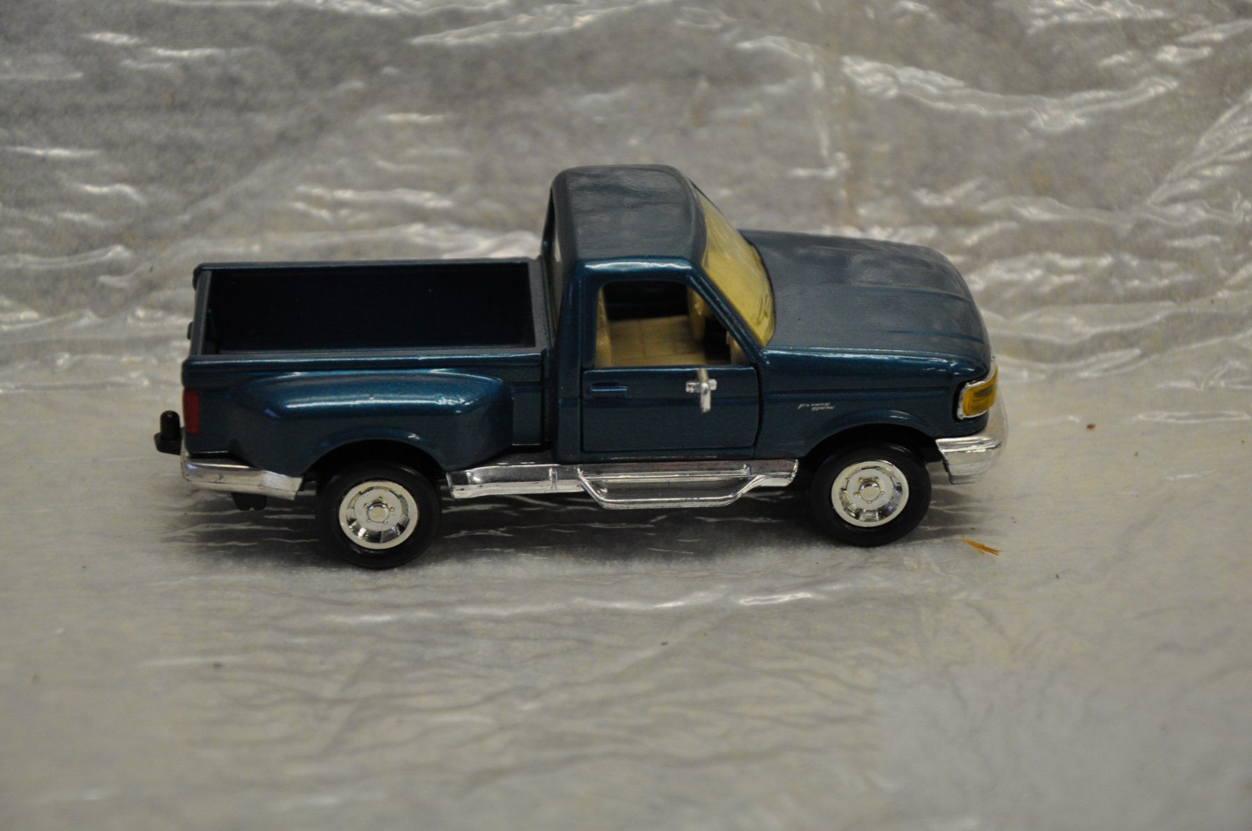 Ford Modellini d'auto: Ford Pickup – Nuovo e nell'imballaggio originale da Ebnat-Kappel venduto da Aallerlei 1