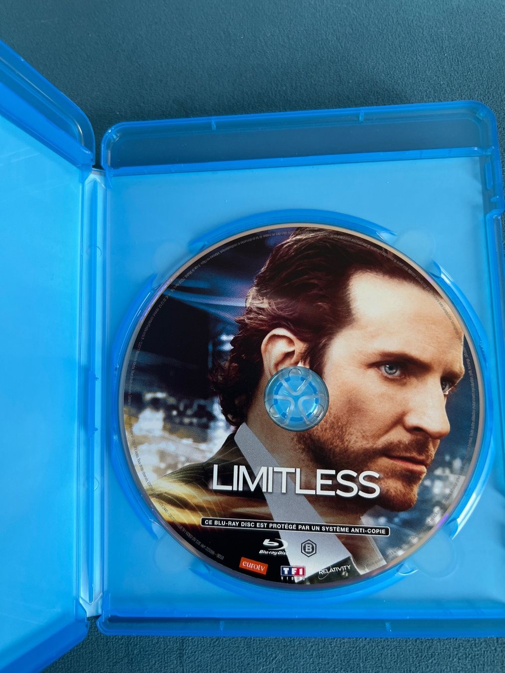 Tous les DVDs: Blu-ray « Limitless » avec Bradley Cooper et Robert de Niro – D'occasion à Bouveret par Feelgoodtrading 2